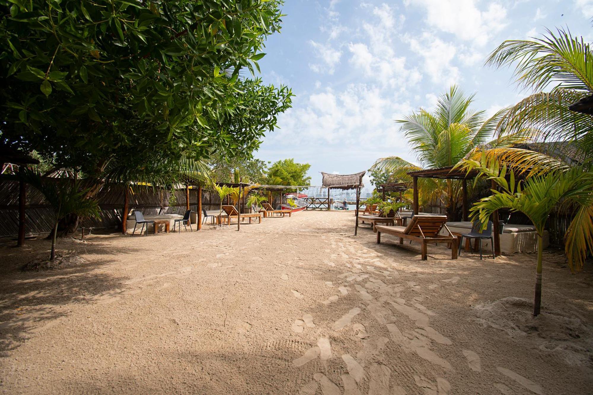 Amalife Beach Club & Hotel Тиера Бомба Екстериор снимка