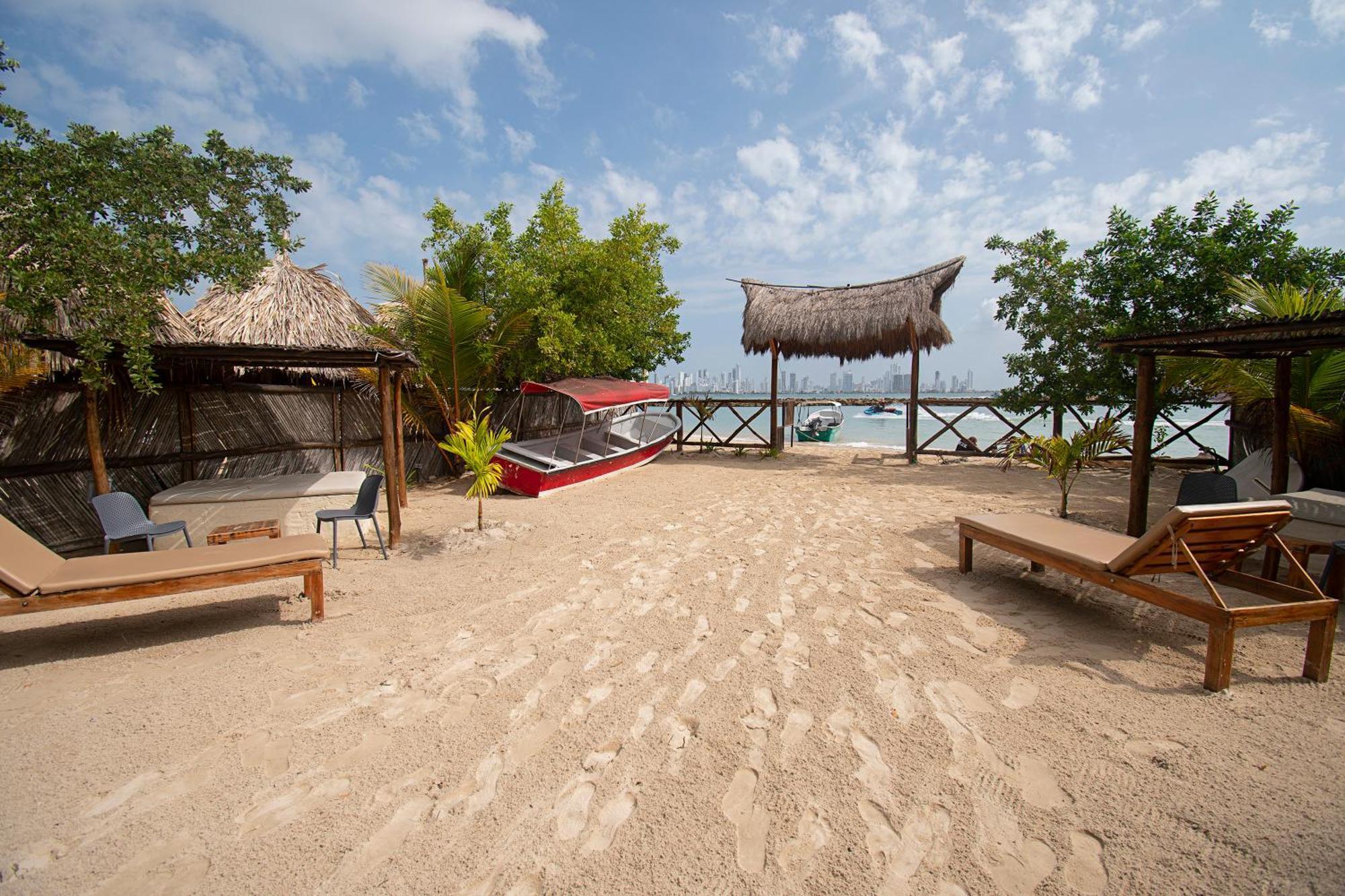 Amalife Beach Club & Hotel Тиера Бомба Екстериор снимка