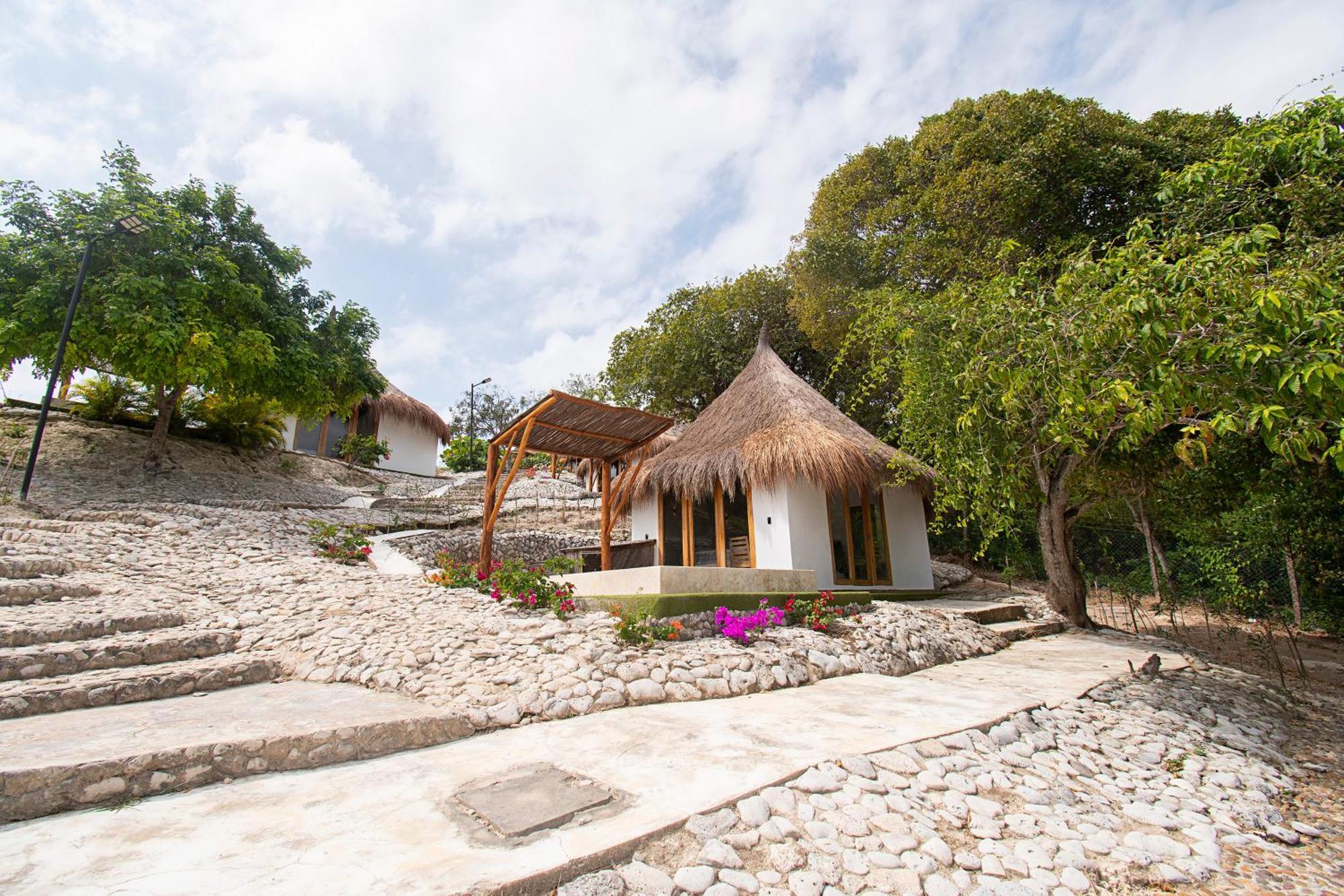 Amalife Beach Club & Hotel Тиера Бомба Екстериор снимка