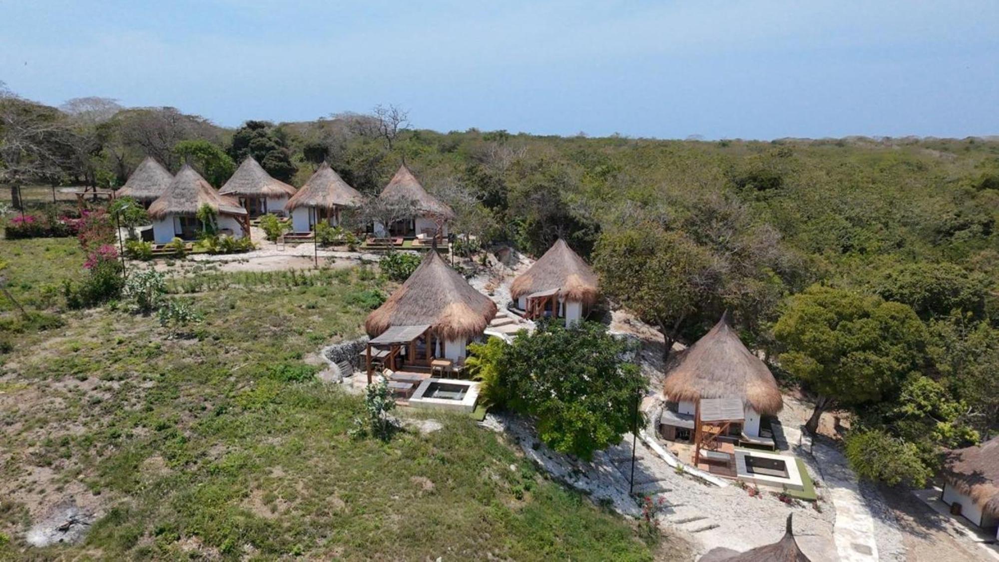 Amalife Beach Club & Hotel Тиера Бомба Екстериор снимка